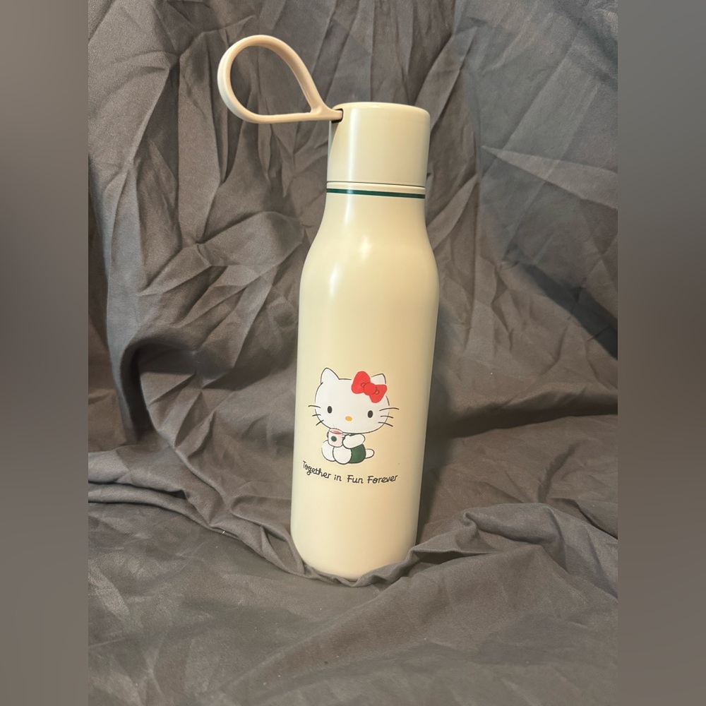 Hello Kitty x Starbucks Water tumbler - Limited Edition Sanrio Collab